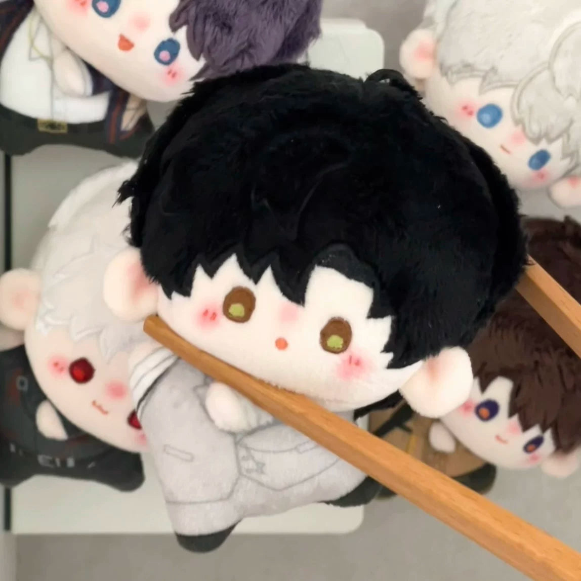 Love and Deepspace Magnetic Bean plush doll black hair lying on stick
