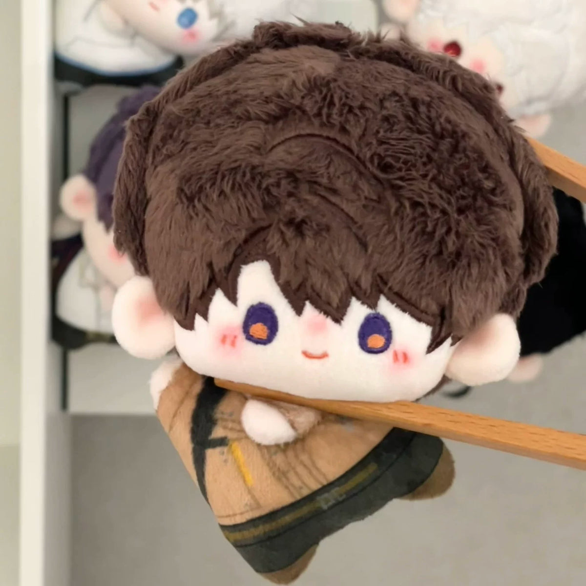 Love and Deepspace Magnetic Bean plush doll brown hair lying on stick