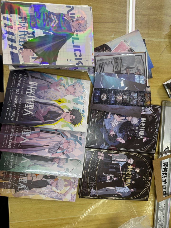 Link Click frame comics several editions and collector boxes together