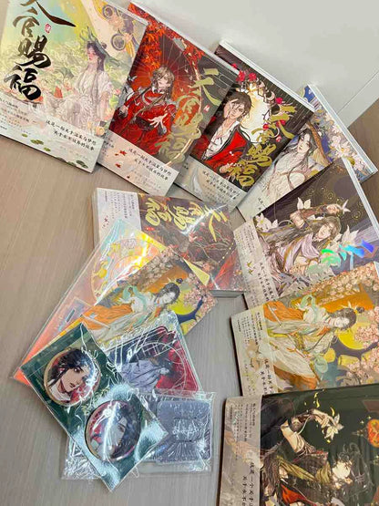 TGCF manhua collection selected volumes and publisher gifts on table