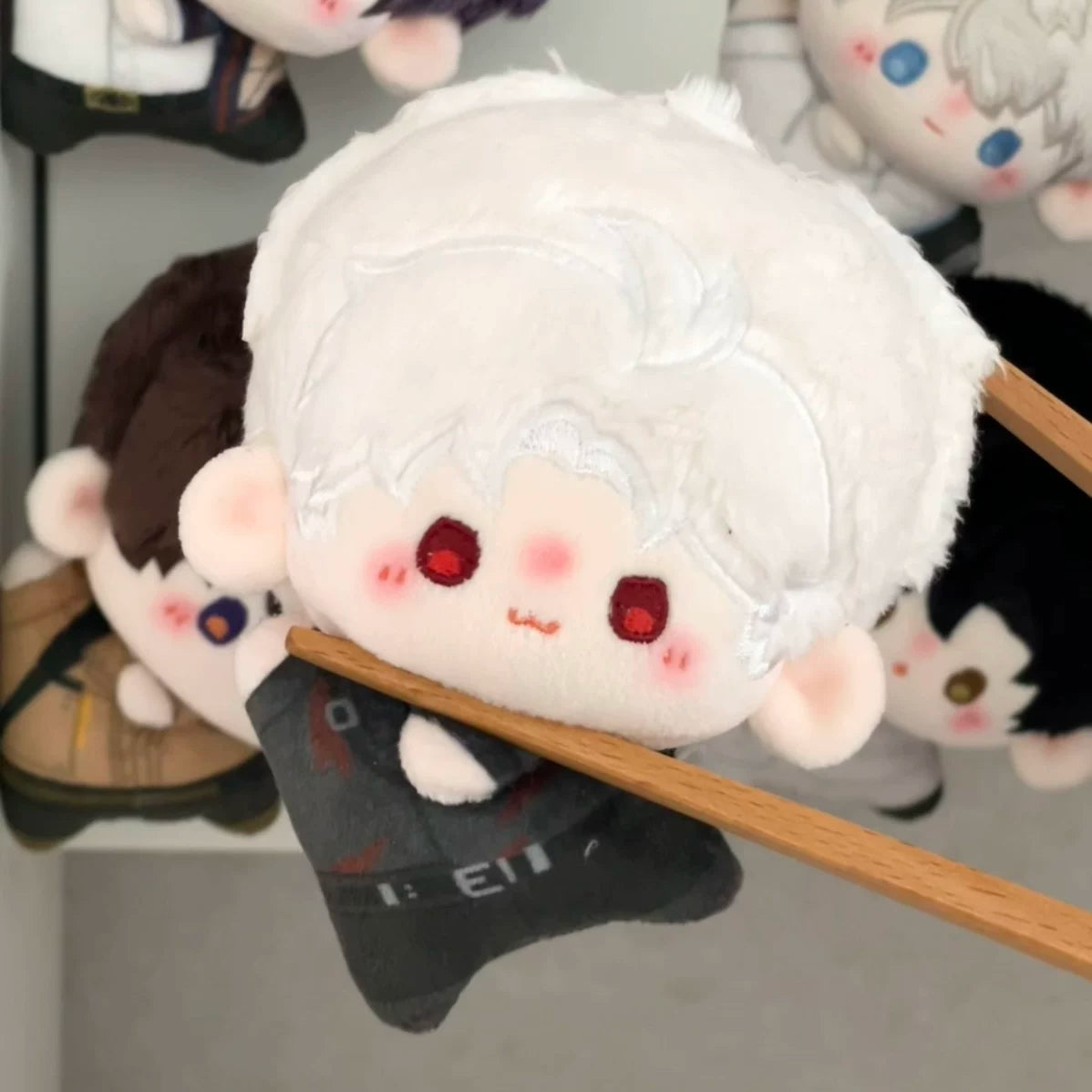 Love and Deepspace Magnetic Bean plush doll white hair red eyes lying on stick